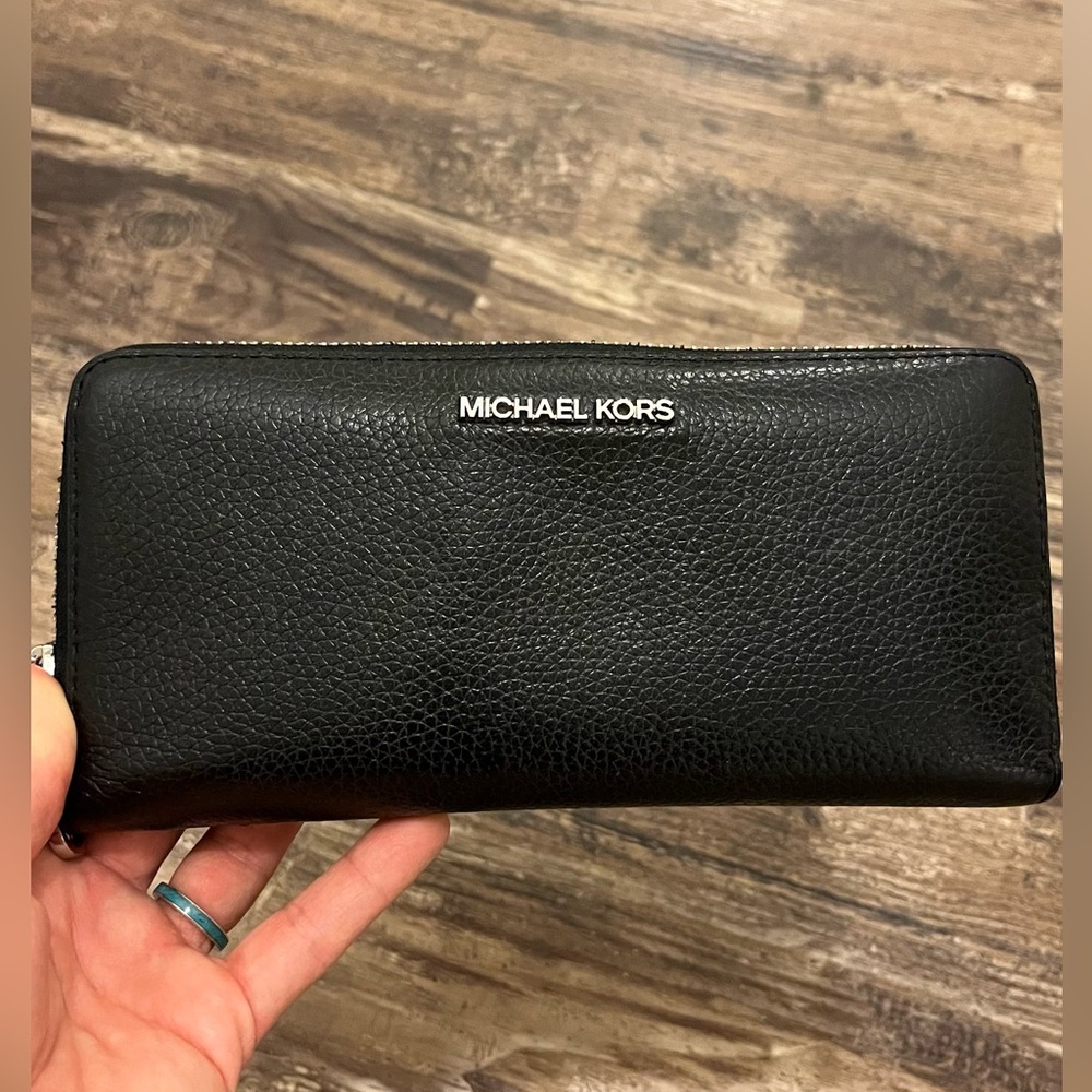 Michael Kors Jet Set Travel Continental Zip Around Leather Wallet in Black